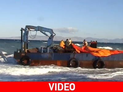 Πλωτό γερανοφόρο προσάραξε σε παραλία της Ρόδου